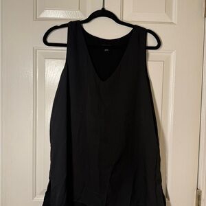 Ann Taylor Womens blouse, tank top style with v neck line, size small.